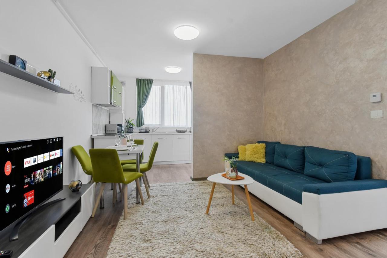 Modern In New Building With Panoramic View Daire Braşov Dış mekan fotoğraf